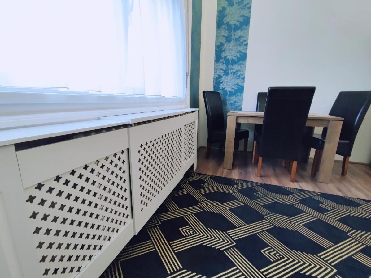 Central Palace Apartman ديبريتْسين المظهر الخارجي الصورة