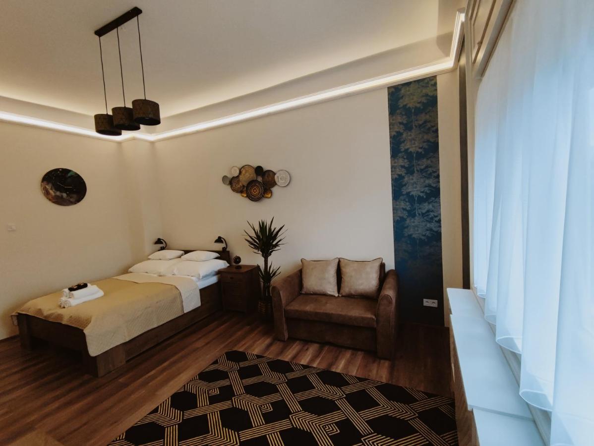 Central Palace Apartman ديبريتْسين المظهر الخارجي الصورة