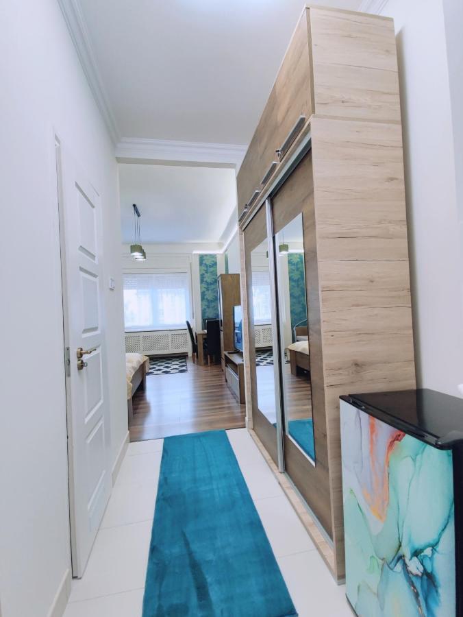 Central Palace Apartman ديبريتْسين المظهر الخارجي الصورة