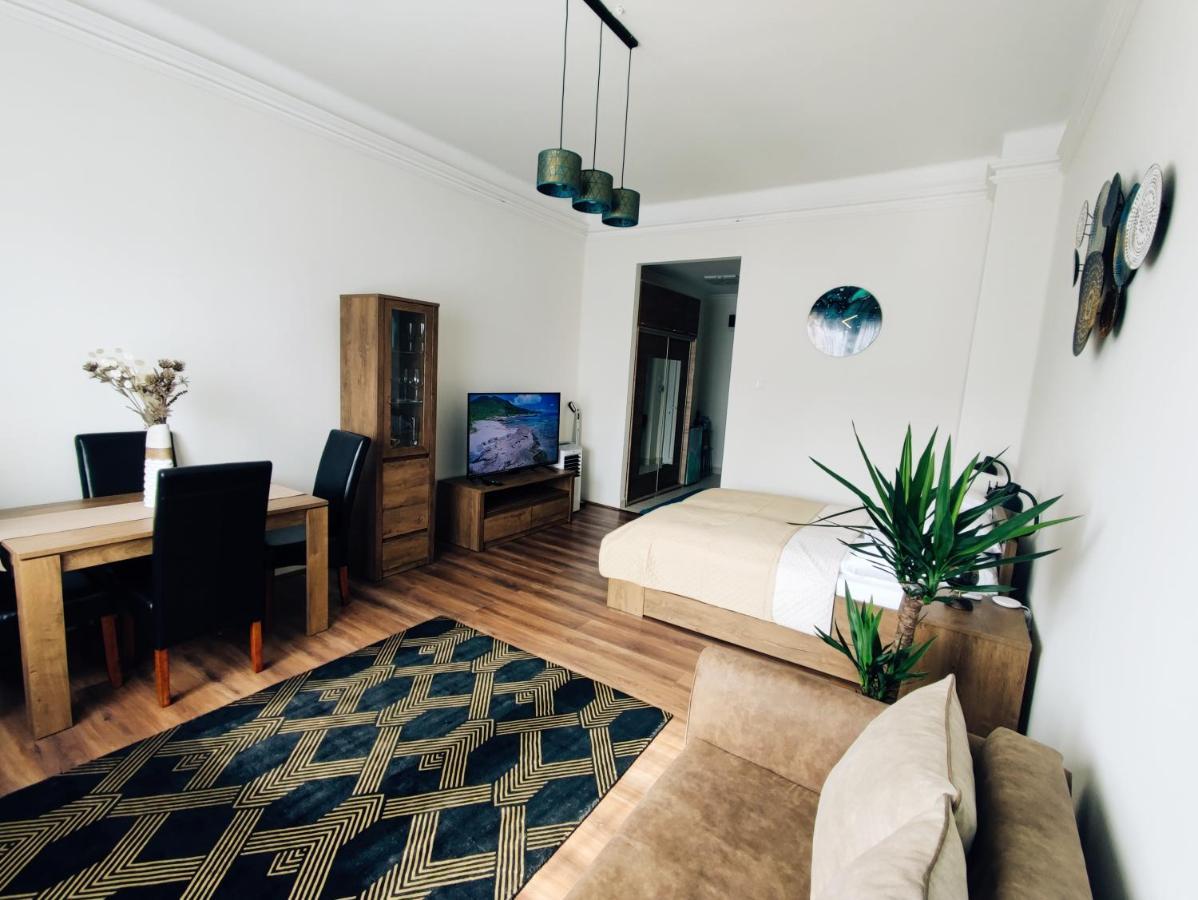 Central Palace Apartman ديبريتْسين المظهر الخارجي الصورة