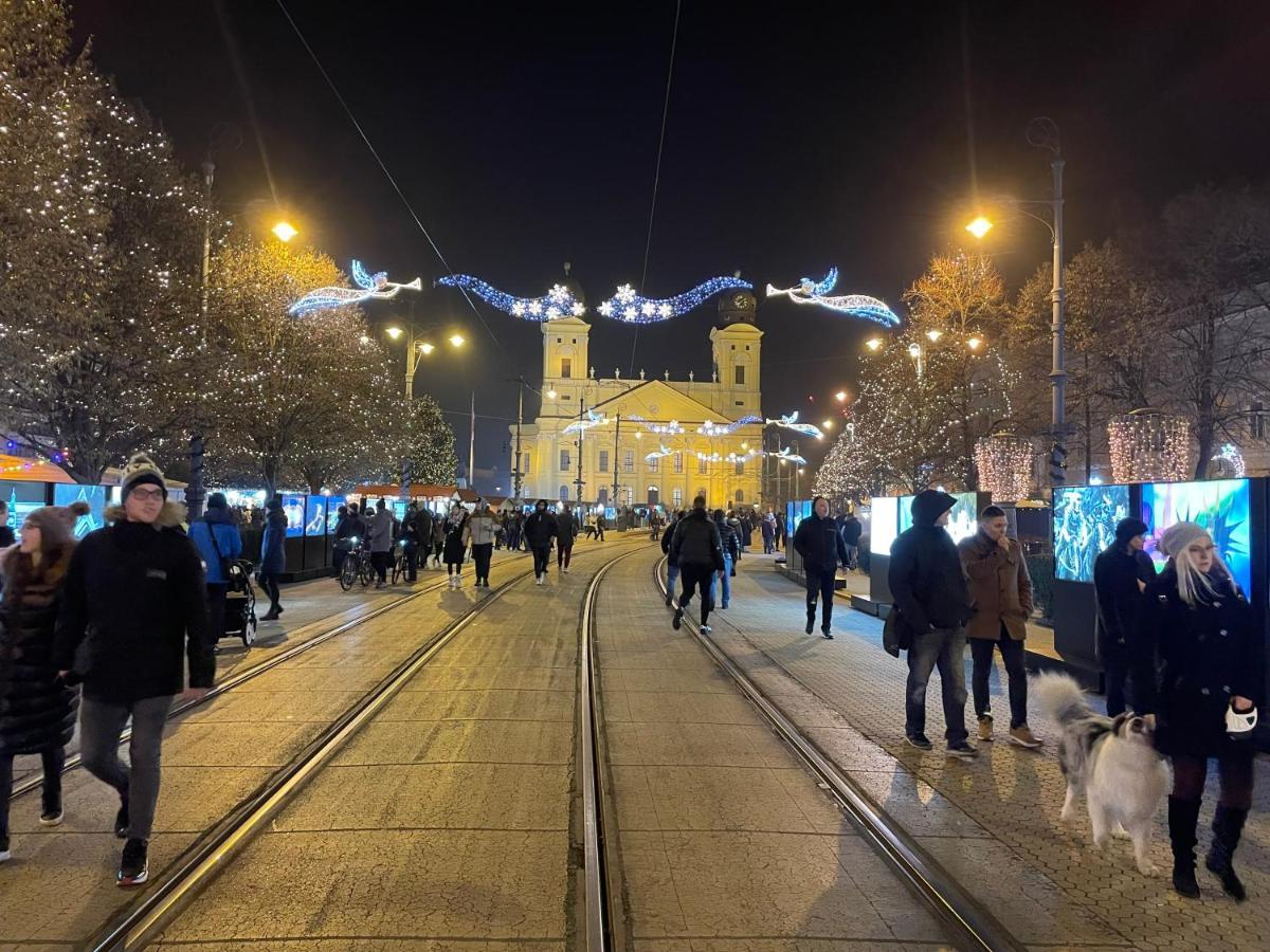 Central Palace Apartman ديبريتْسين المظهر الخارجي الصورة